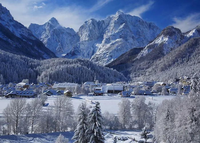 Skier\'S Cave